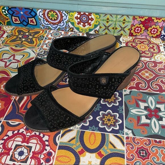 TOMMY Hilfiger Black eyelet laser cut Chunky Block heeled mules sandals sz 11 - Picture 2 of 6